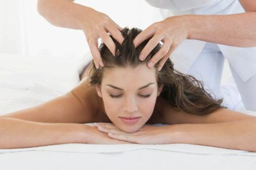 Đau đầu sau khi massage: Nguyên nhân, cách xử lý