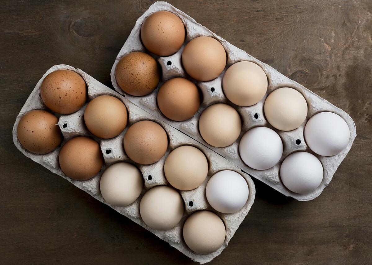 Trứng gà vỏ nâu bổ dưỡng như vỏ trắng