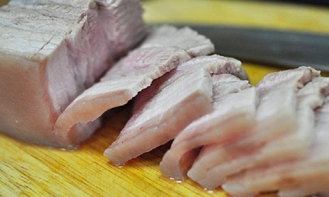 Thói quen ăn thịt lợn tái khiến người đàn ông nhiễm sán